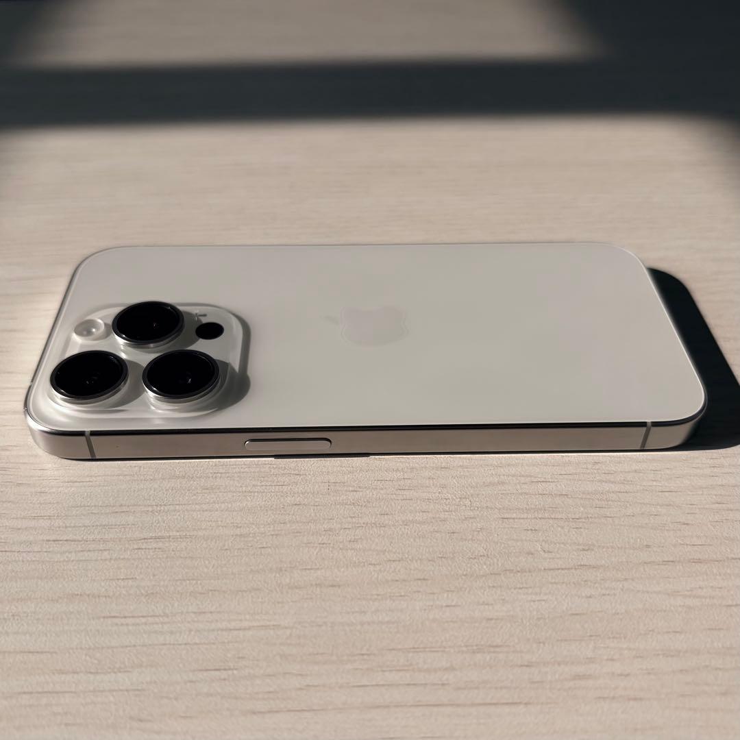 iPhone15 Pro 256GB ホワイトチタニウム SIMフリー