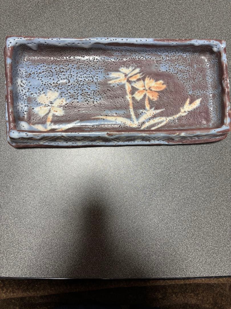 加藤十代久作　鼠志野長方皿です。