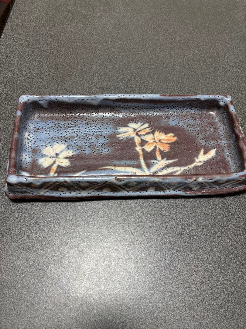 加藤十代久作　鼠志野長方皿です。