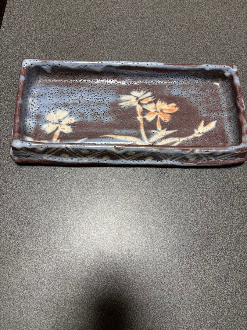 加藤十代久作　鼠志野長方皿です。