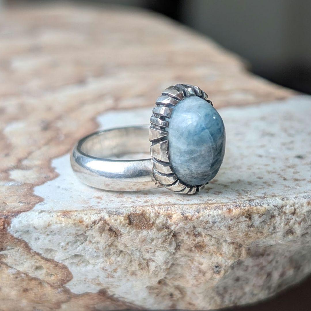 Full-Moon様　ハンドメイドの糸魚川翡翠リング　入りコン沢