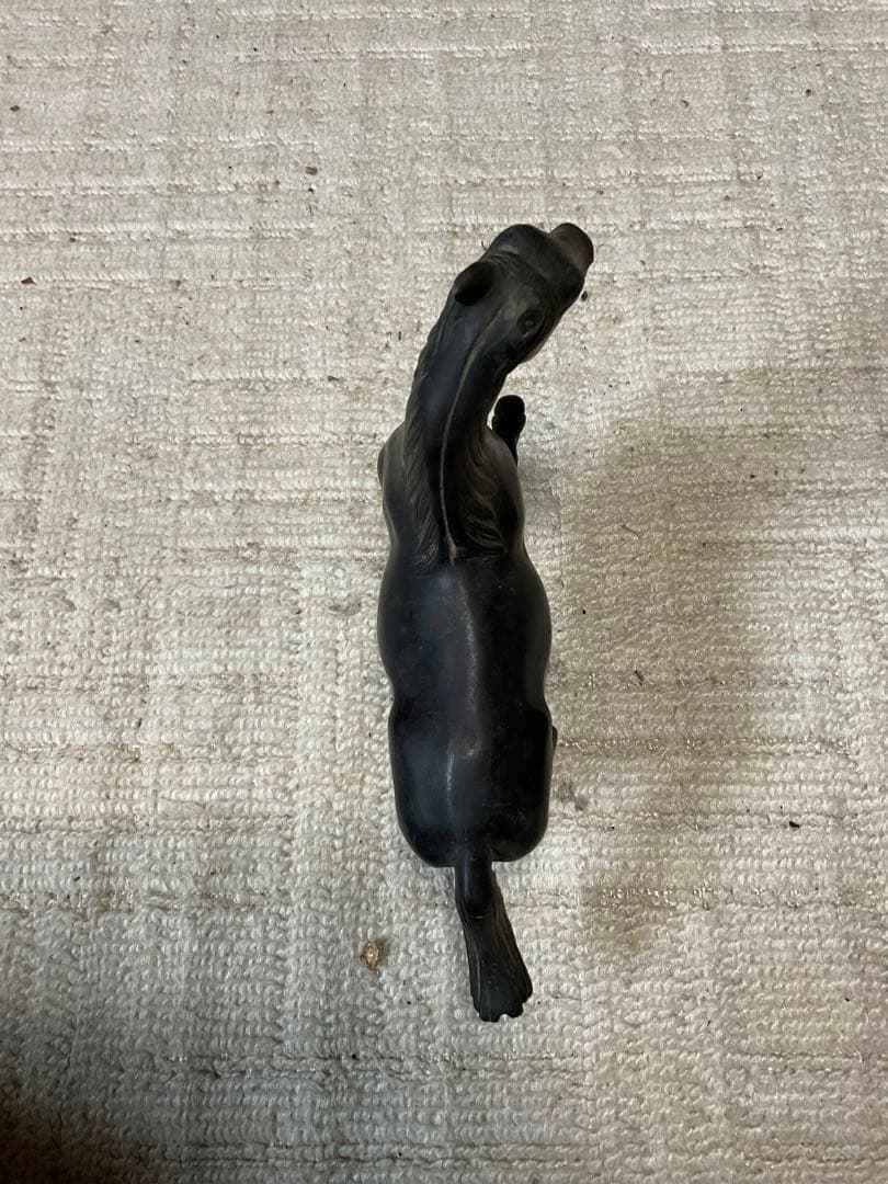 馬の銅像。幅、15センチ程の物。【置物として如何でしょう？】