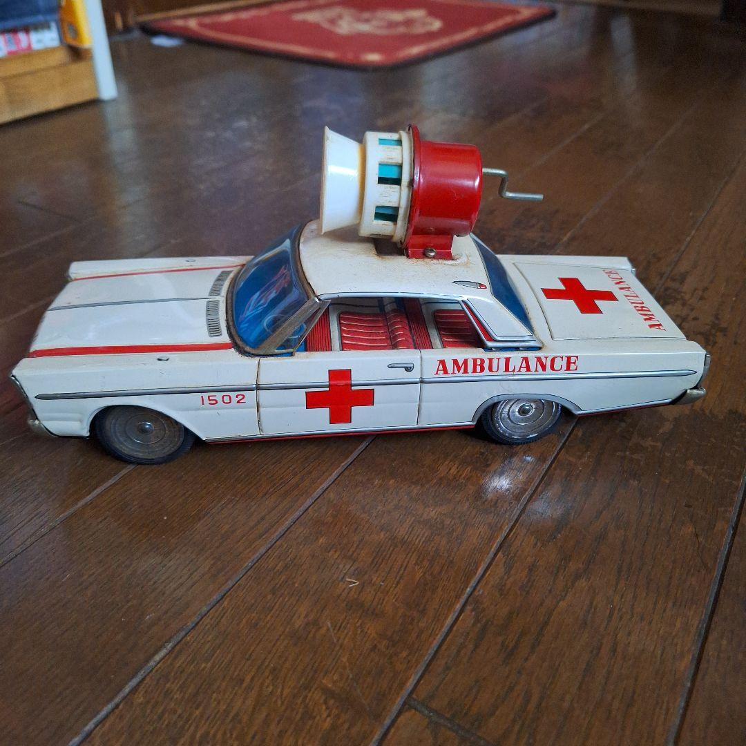 ブリキ　AMBULANCE CAR　フォード　　　　　日本製