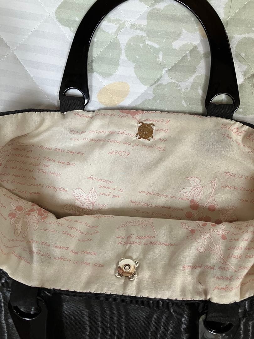 黒モアレ生地と薔薇柄仕様　パッチワークキルトバッグ
