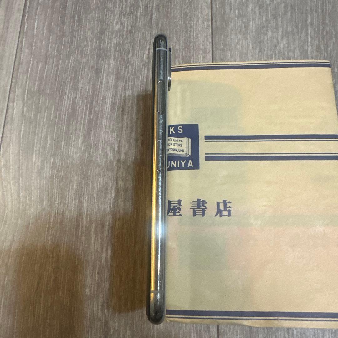 Apple iPhone Xs シルバー 64GB