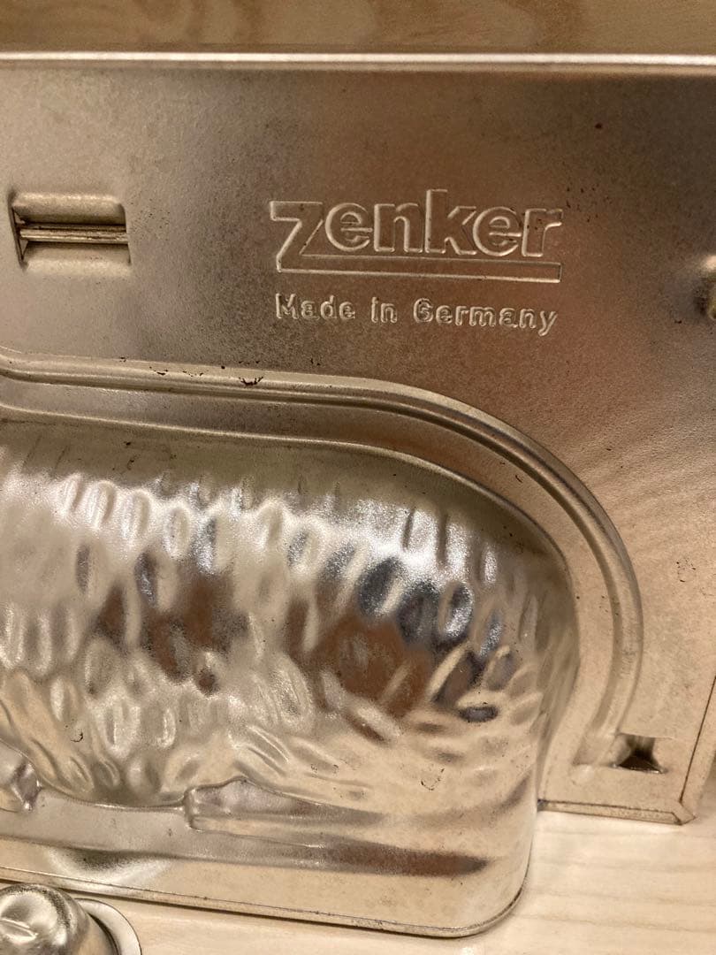 ケーキ型焼き型 テディベア 、ペンギン、イルカ　蚤の市 動物型抜き 4個セット