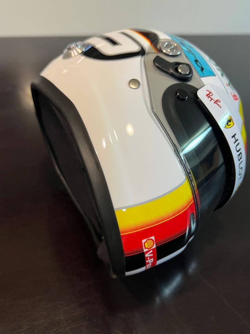 （一点物）F1 Ferrari セバスチャンベッテル 直筆サイン入り1/2