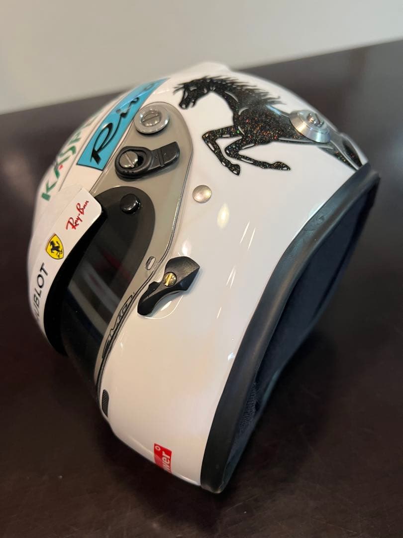 （一点物）F1 Ferrari セバスチャンベッテル 直筆サイン入り1/2