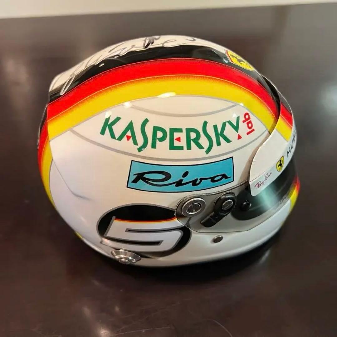 （一点物）F1 Ferrari セバスチャンベッテル 直筆サイン入り1/2