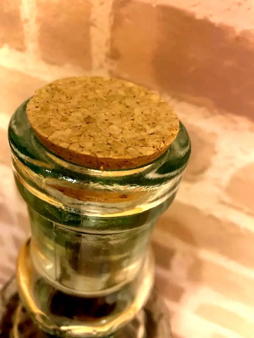 【ガラス雑貨】蛇口付き唐辛子入り瓶置物