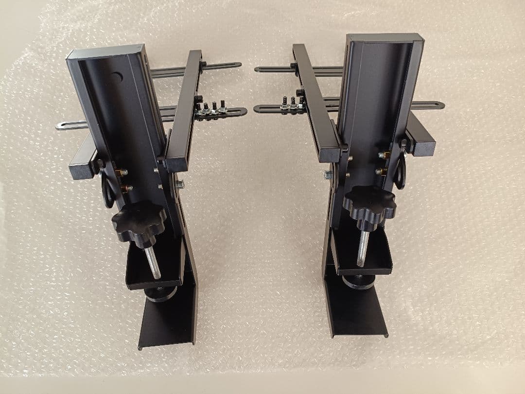 テーブルへジョイスィックを固定する部品