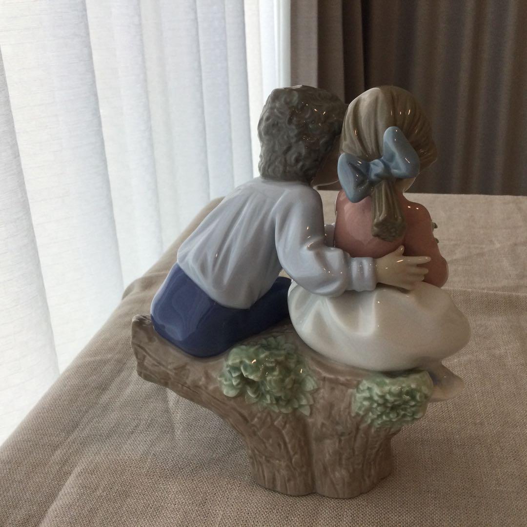 LLADROリヤドロ　№5701　Just A Little Kiss