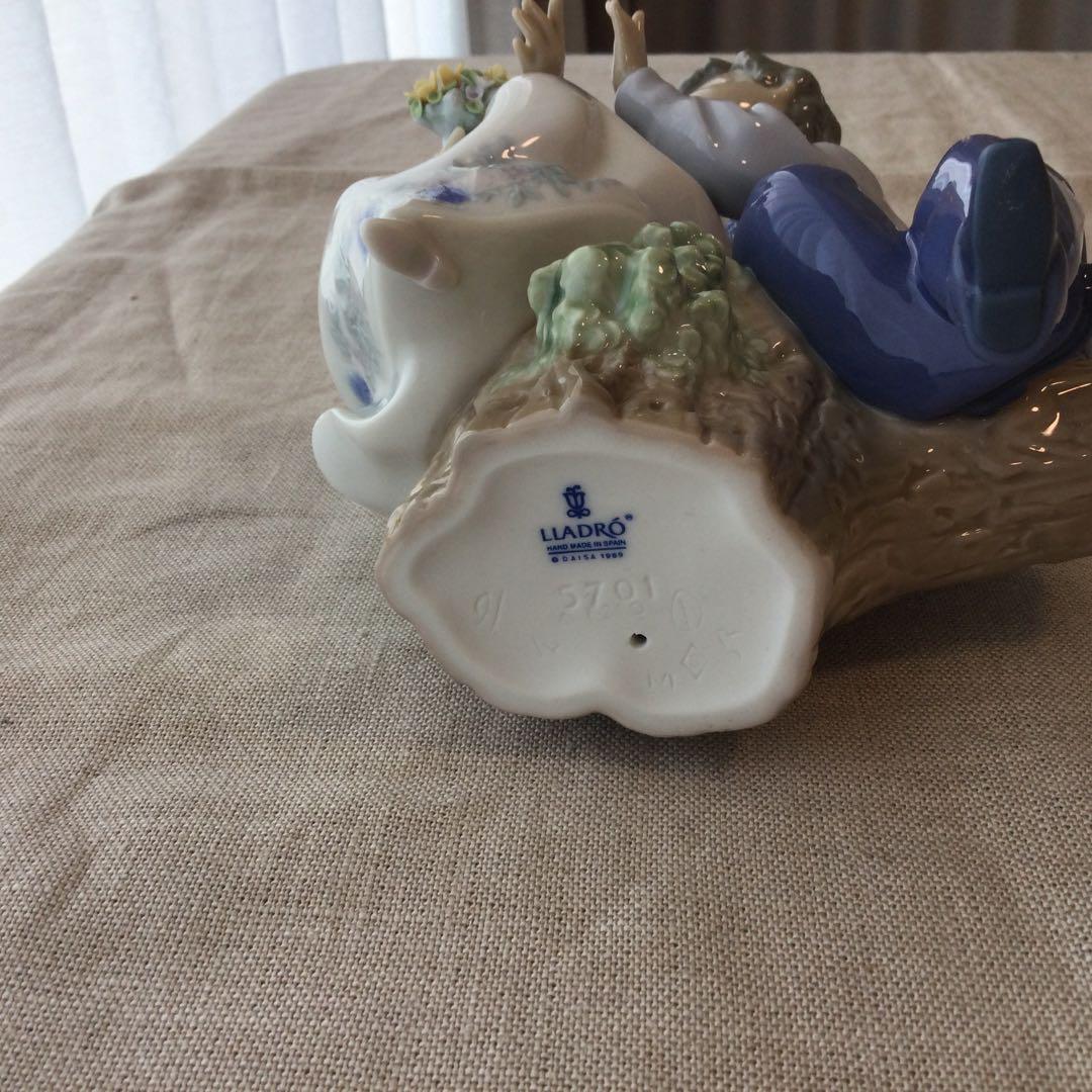 LLADROリヤドロ　№5701　Just A Little Kiss