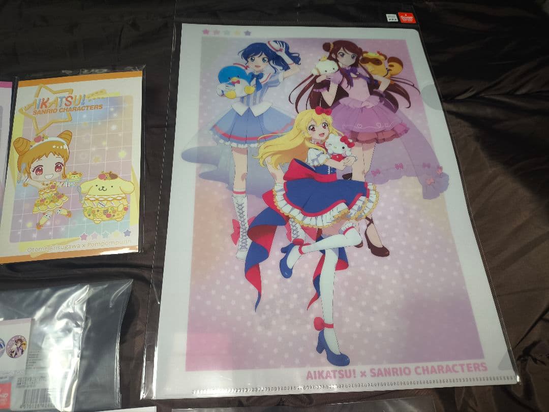 アイカツ　サンリオコラボ　アクリルスタンド　缶バッジ　星宮いちご　セット