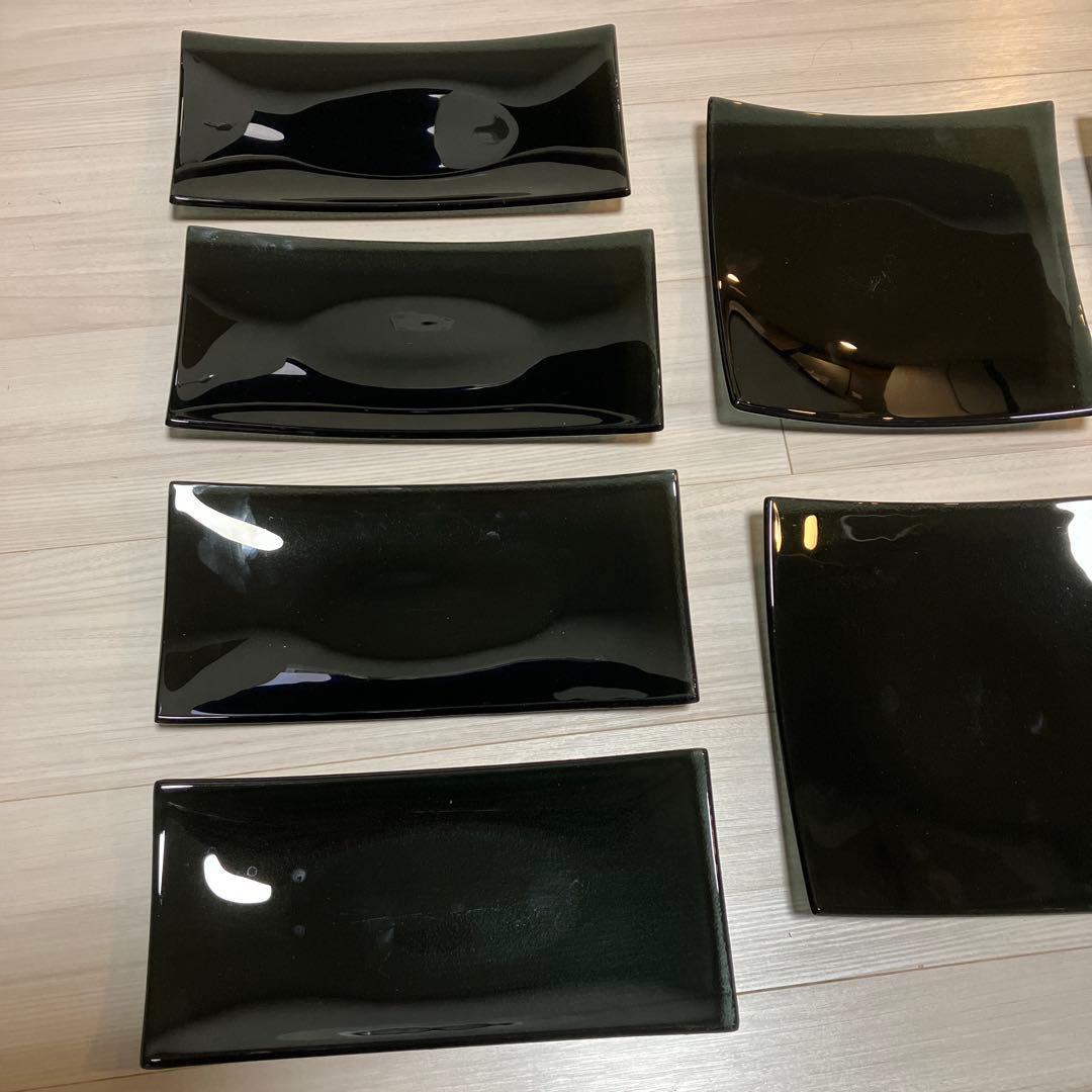 黒い四角形の皿 4枚、黒長方形の皿4枚、計8枚セット　ガラス　上品　黒器まとめ