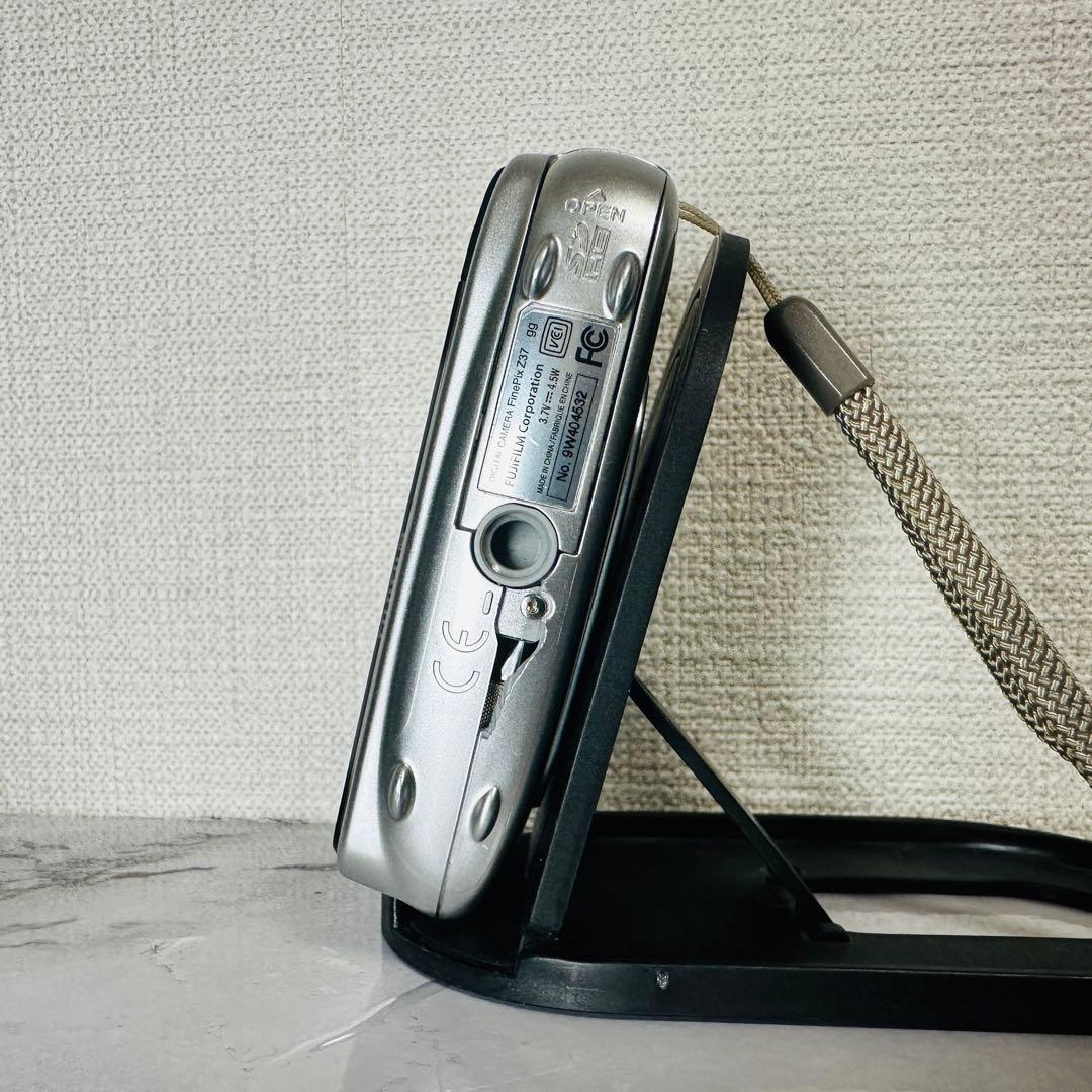 FUJIFILM FinePix Z37 コンデジ