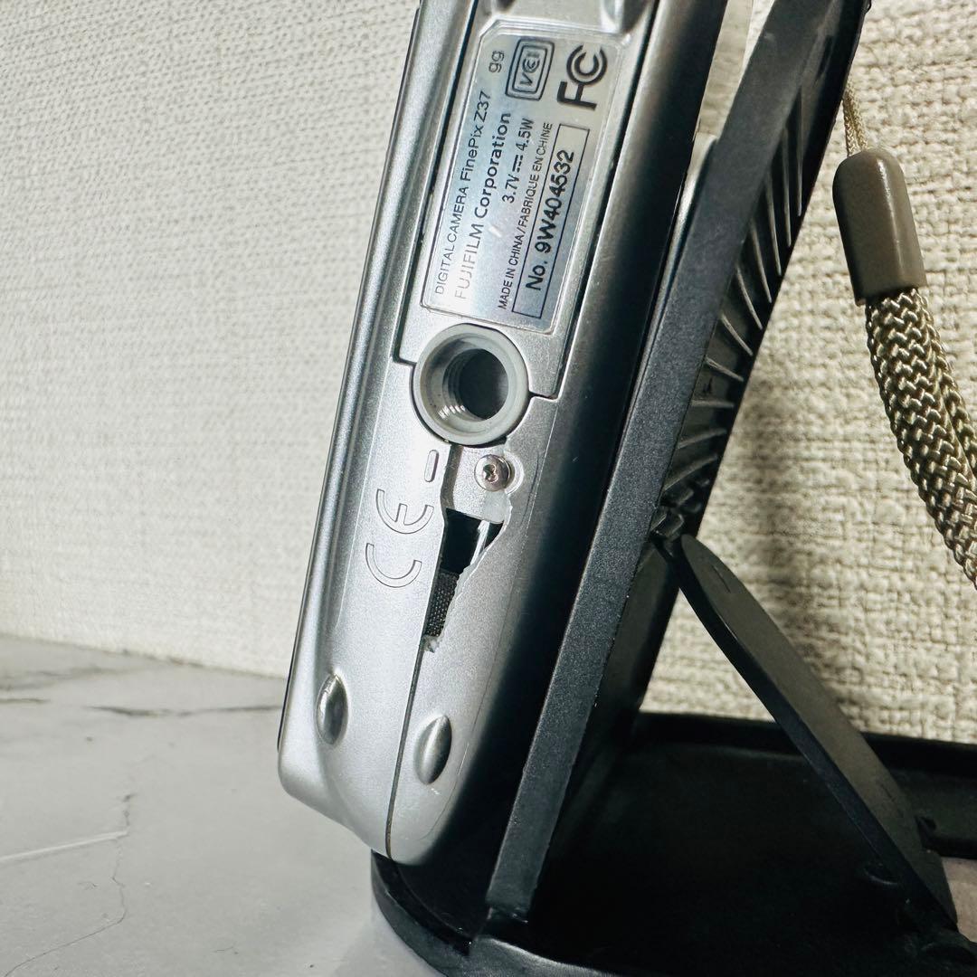 FUJIFILM FinePix Z37 コンデジ