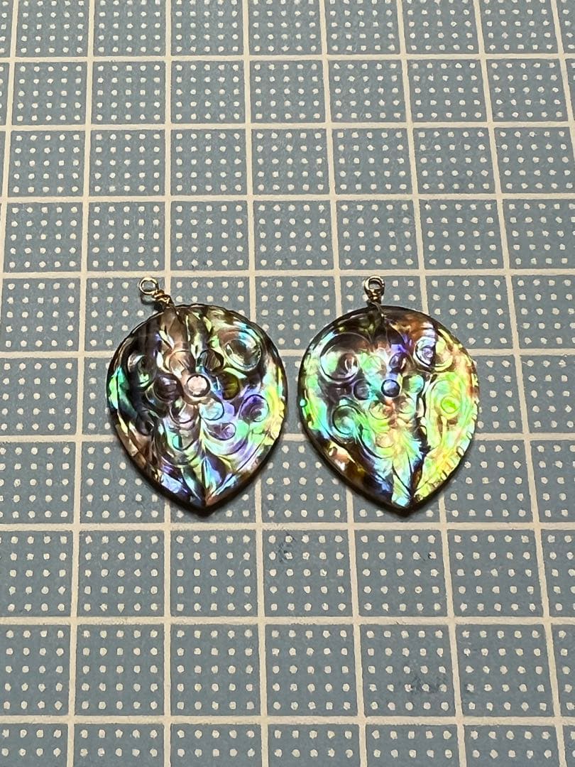 アバロンシェル　水晶　マザーオパ　トリプレット　カービング　14kgfピアス