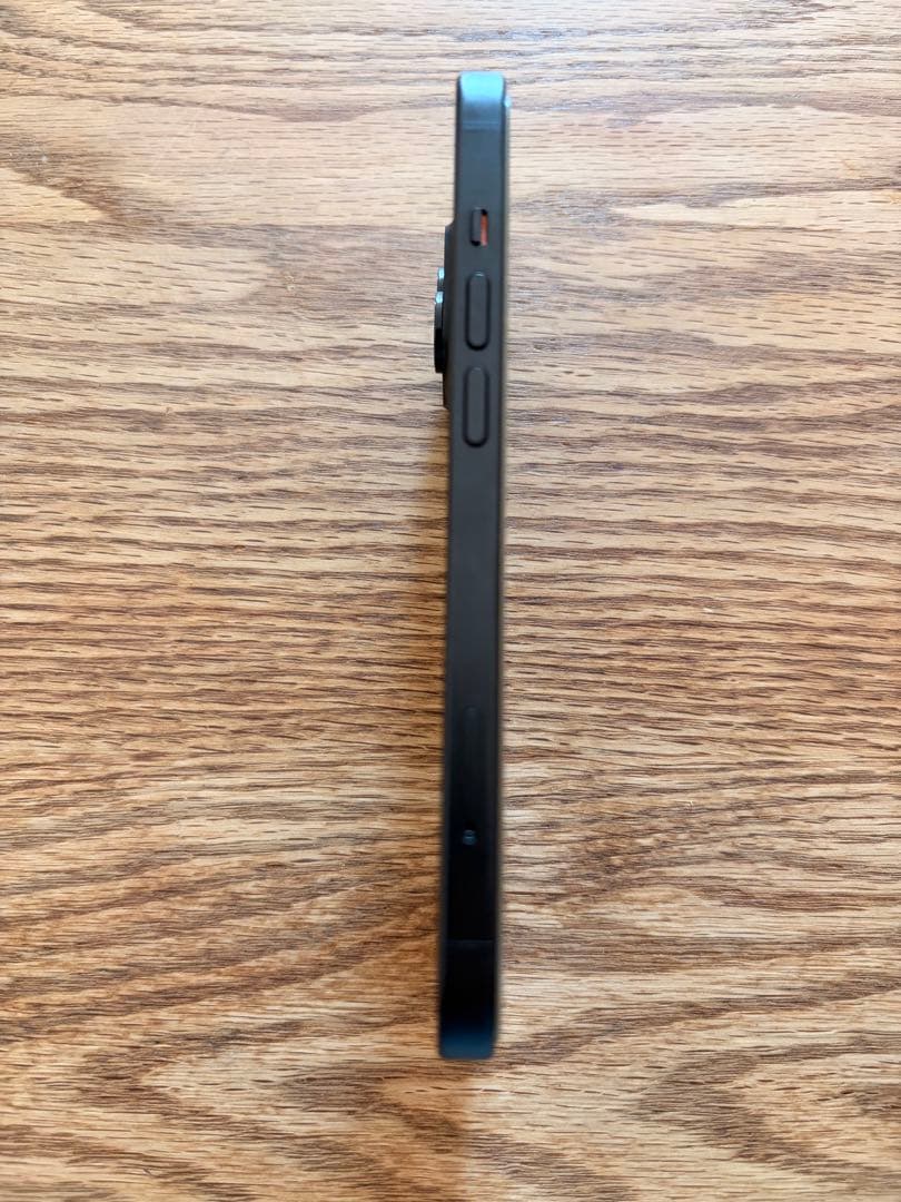 【ヤス】iPhone 15 256GB simフリー