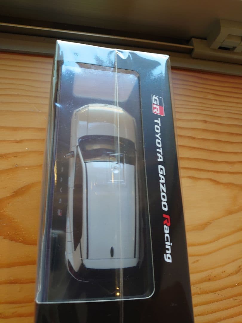 【2台】新型RAV4 GRスポーツ ブラックホワイト　ホワイト　カラーサンプル