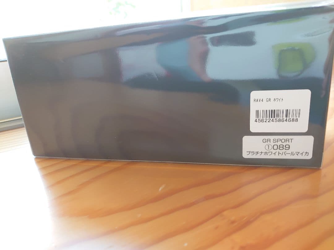 【2台】新型RAV4 GRスポーツ ブラックホワイト　ホワイト　カラーサンプル