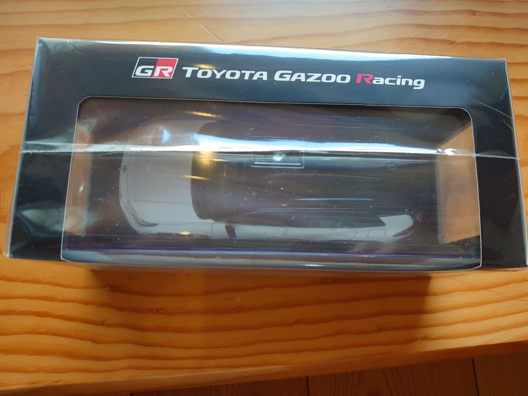 【2台】新型RAV4 GRスポーツ ブラックホワイト　ホワイト　カラーサンプル