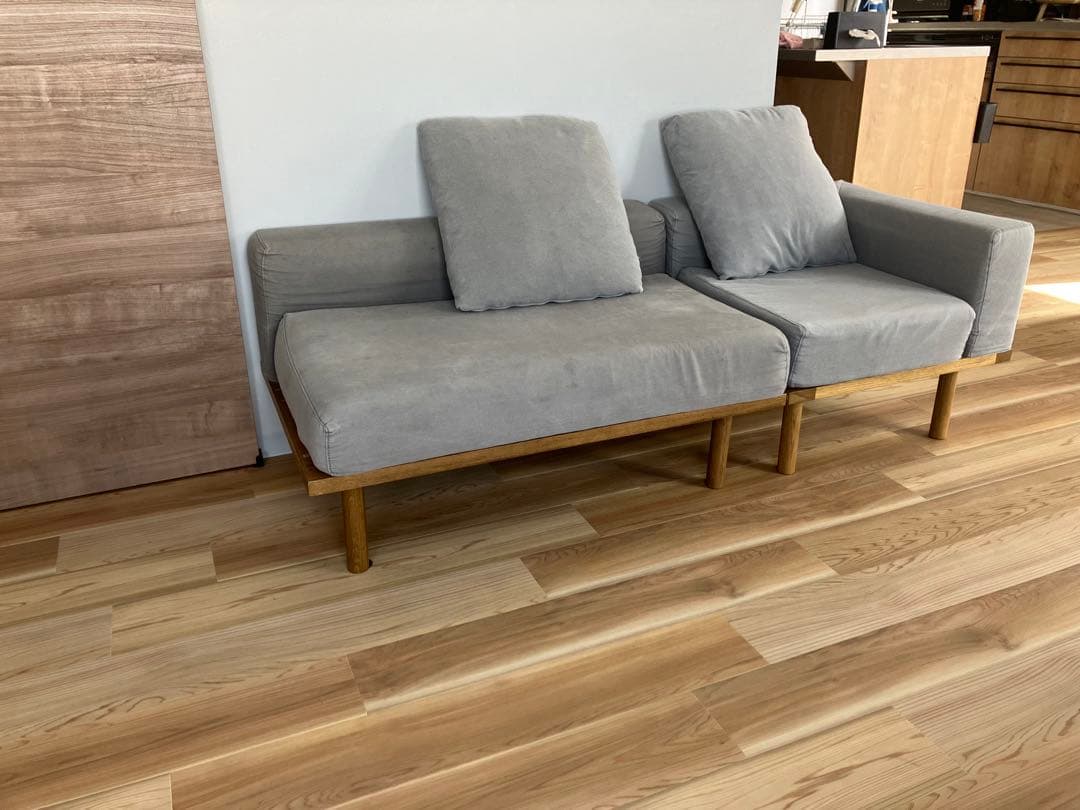 フライミー　Address グレーソファ クッション付き木製脚付き