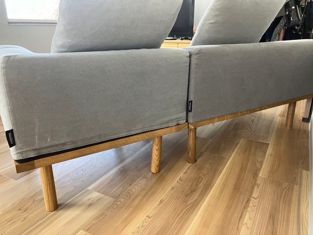 フライミー　Address グレーソファ クッション付き木製脚付き