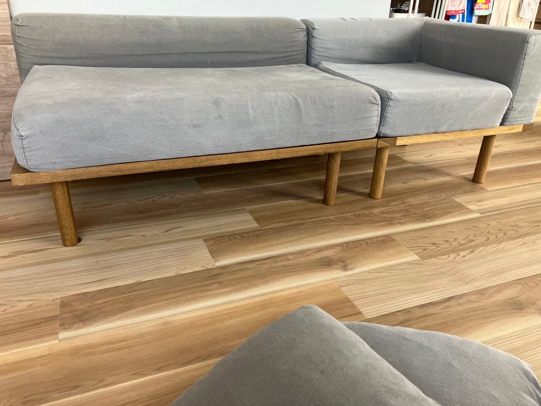 フライミー　Address グレーソファ クッション付き木製脚付き