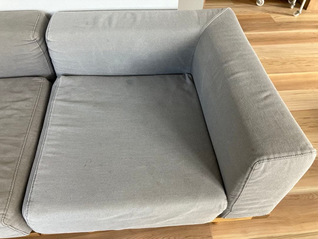 フライミー　Address グレーソファ クッション付き木製脚付き