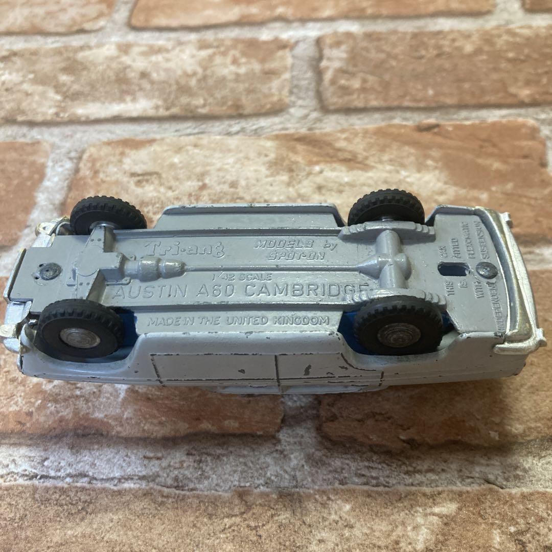 SPOT-ON AUSTIN A60 CAMBRIDGE 1/42スケール