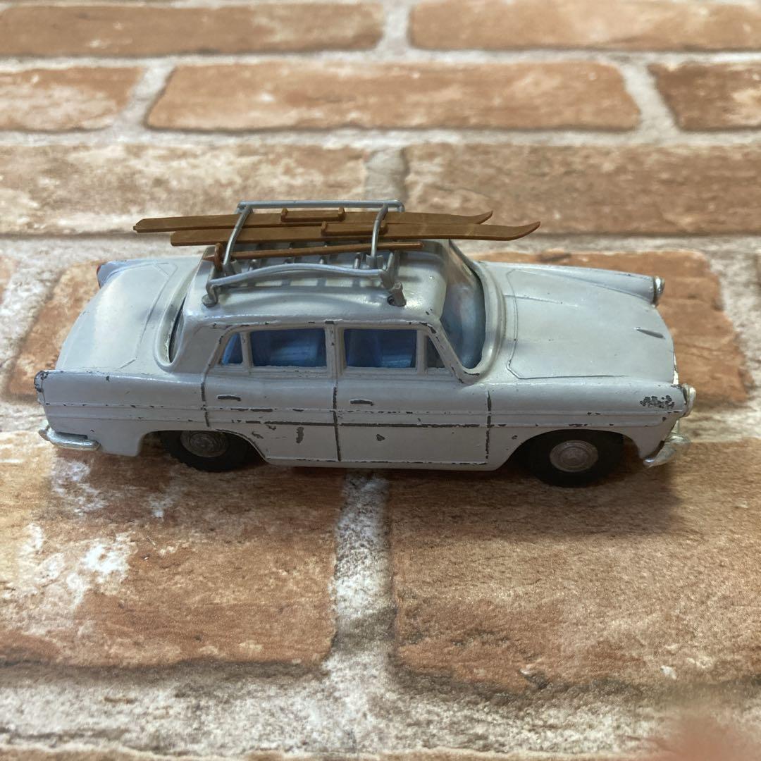 SPOT-ON AUSTIN A60 CAMBRIDGE 1/42スケール