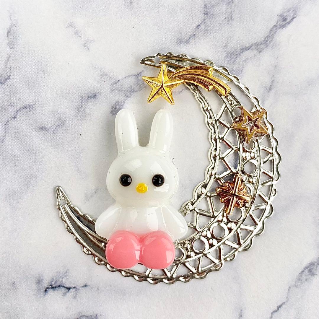 ネックレス　三日月　うさぎ　ウサギ　兎　大ぶり　アニマル　月　星　レジン　一点物