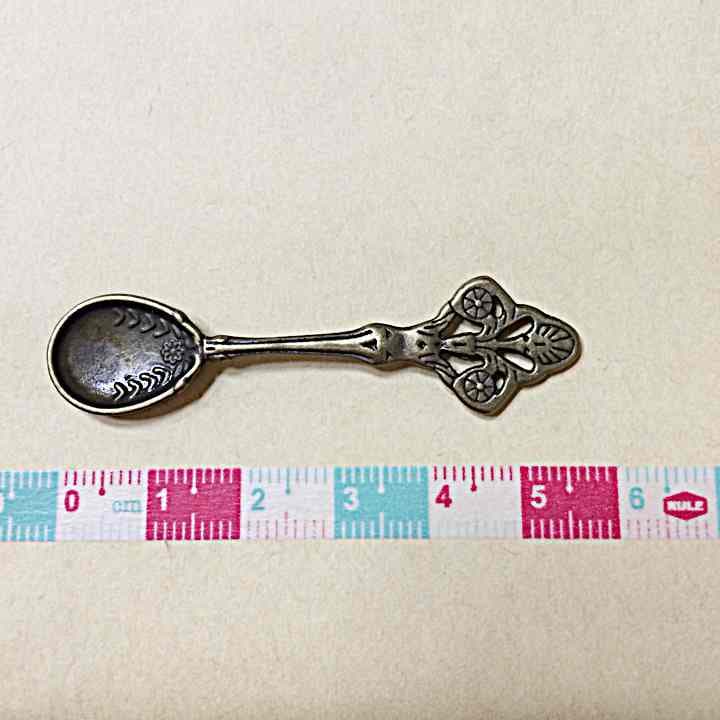 飾りスプーン（金古美）5本 パーツ、ハンドメイド