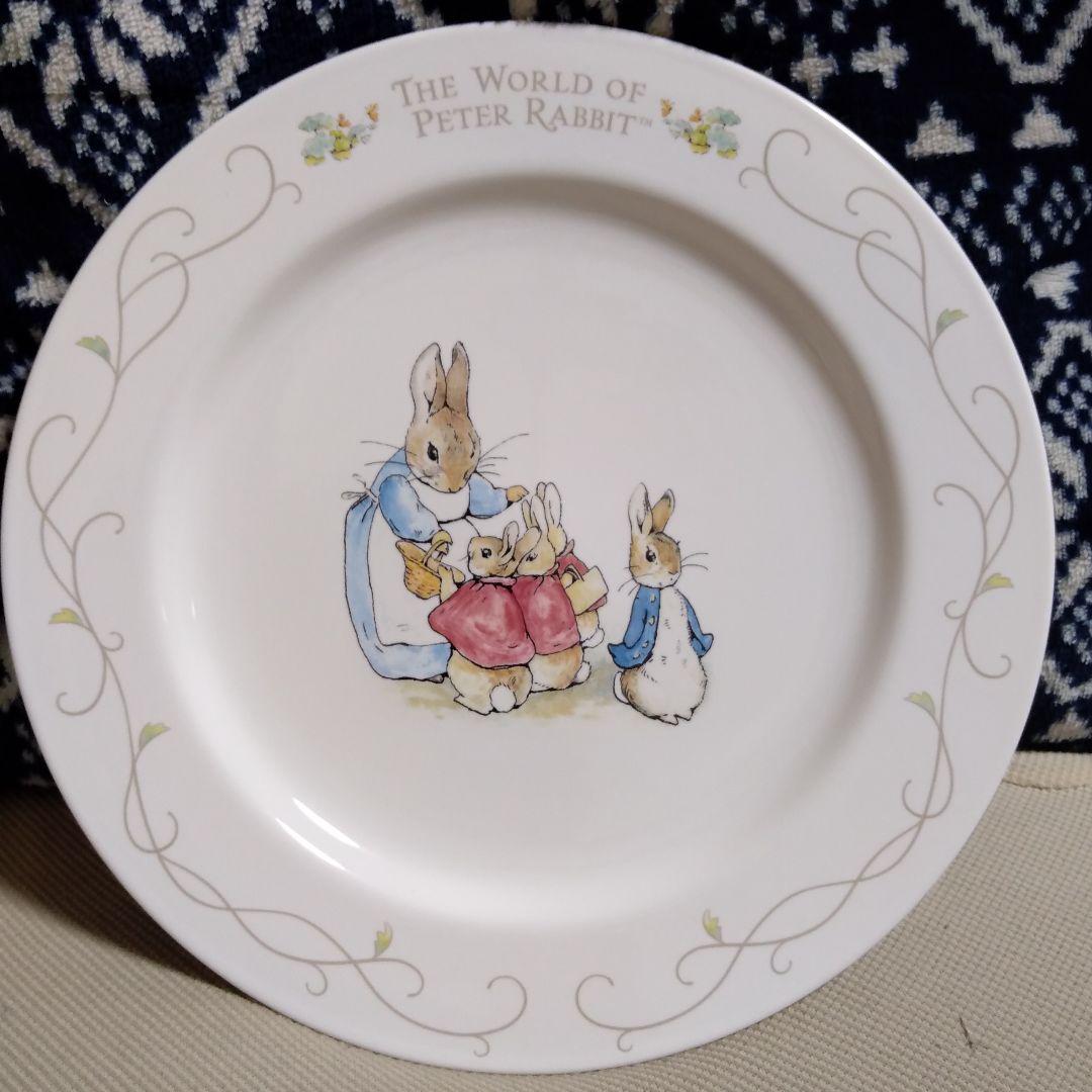 美品　ピーターラビットの貯金箱と大皿　箱付