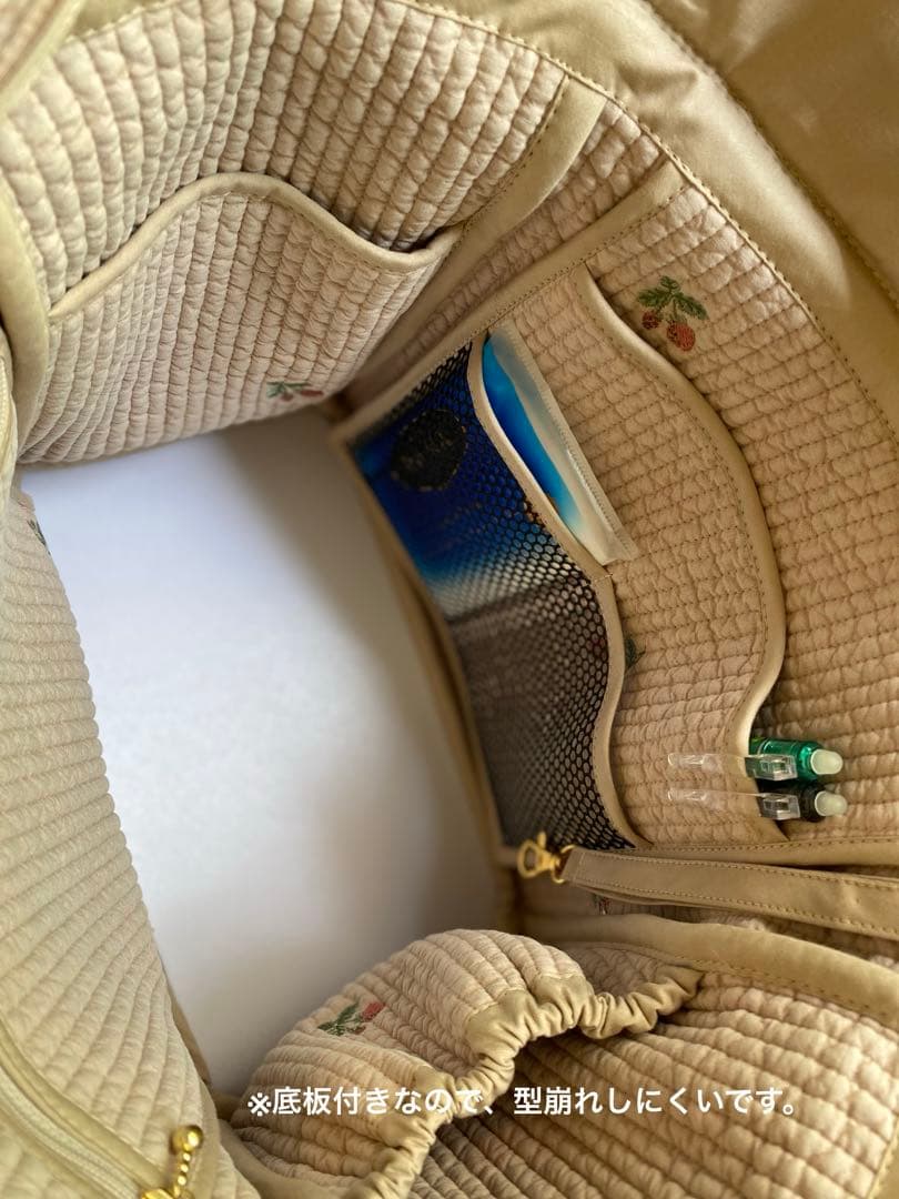 程よいサイズでポケットいっぱいヌビバッグ　ベージュ×いちご　ショルダーベルト付き