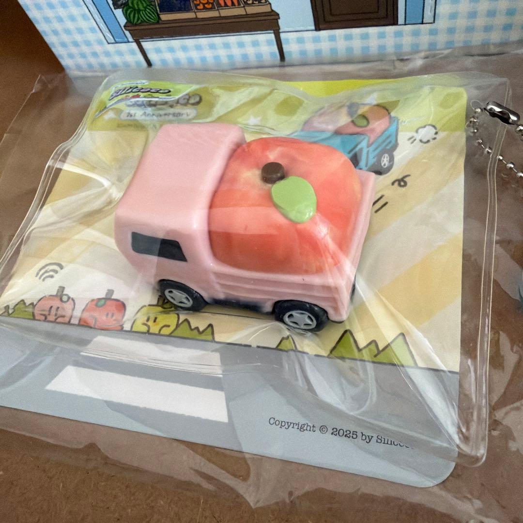 新品　アクリルキーホルダー付き　silicoco トラック　ぷにぷに　りんご