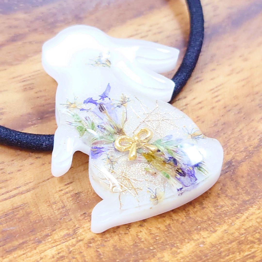 白うさぎのヘアゴム♡押し花 ブルーハンドメイド レジン リボン ネックレス ラメ