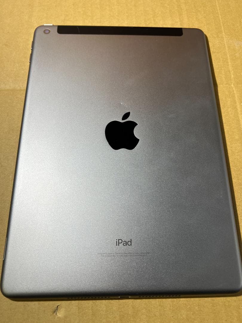 【ip-8】ショップ展示品 iPad 第5世代　32GB