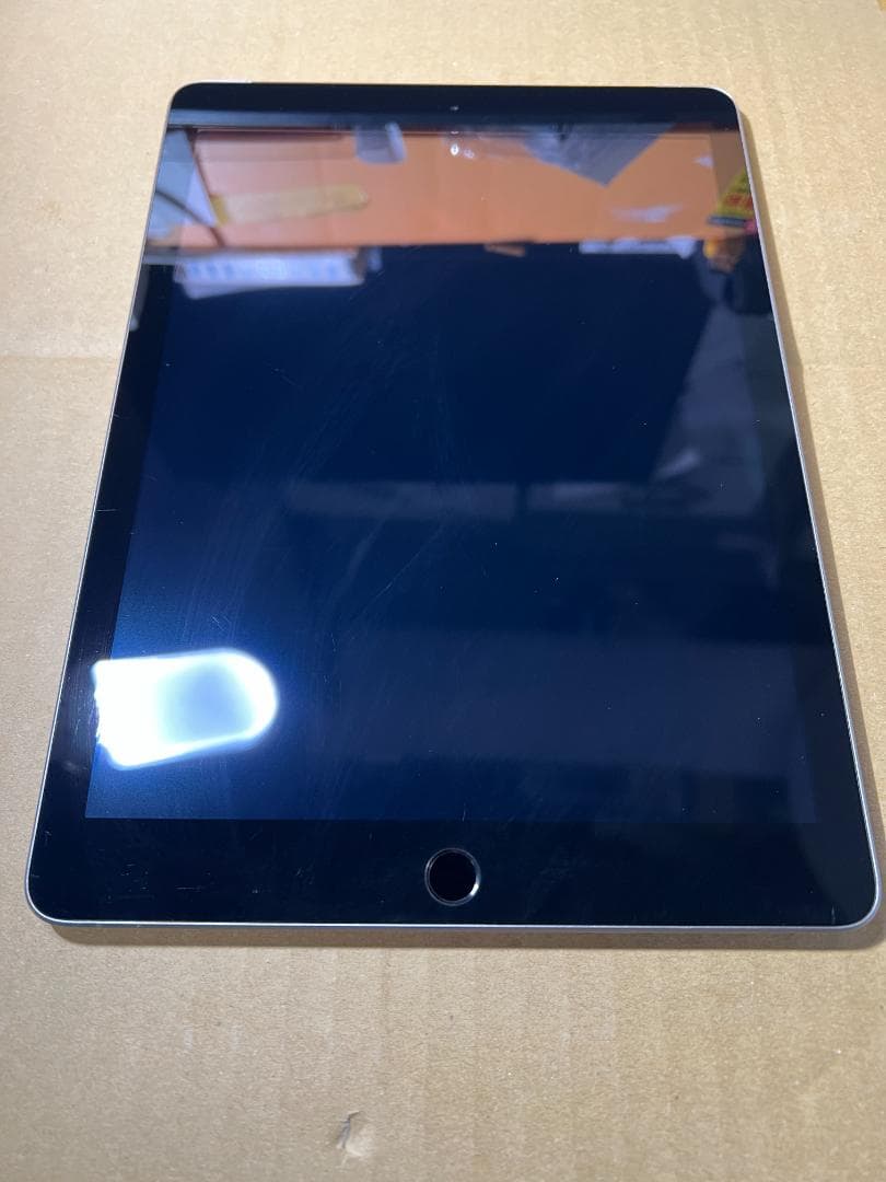 【ip-8】ショップ展示品 iPad 第5世代　32GB