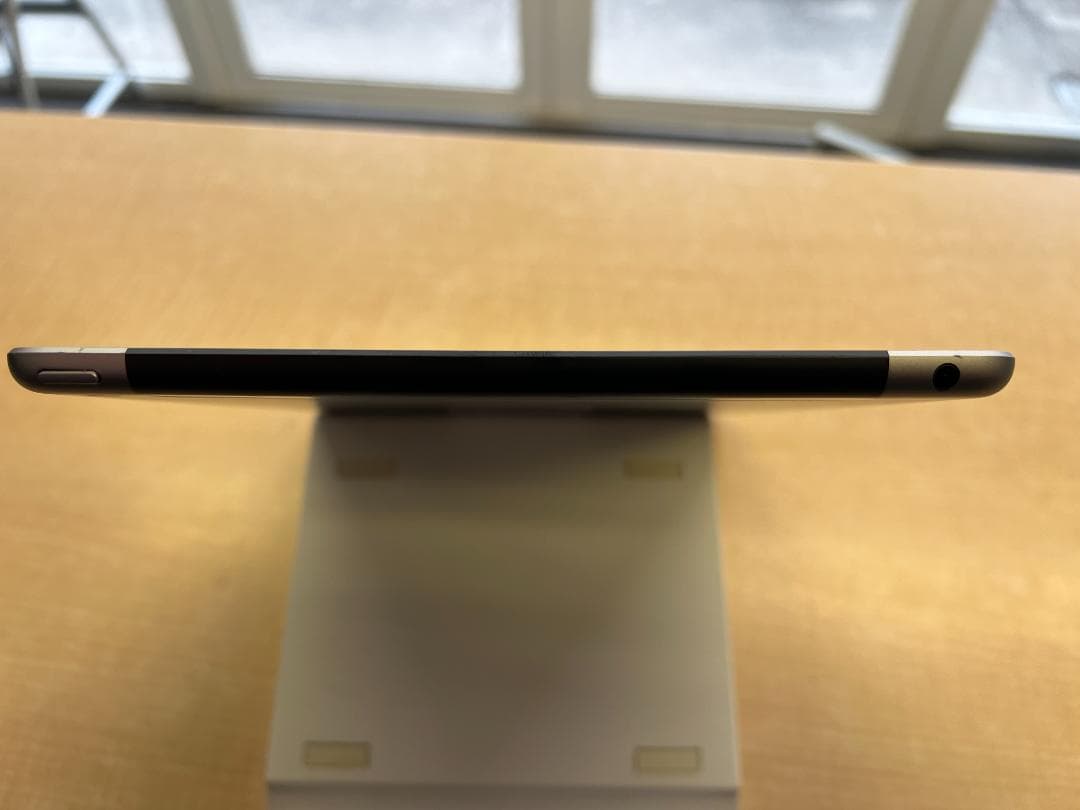 【ip-8】ショップ展示品 iPad 第5世代　32GB