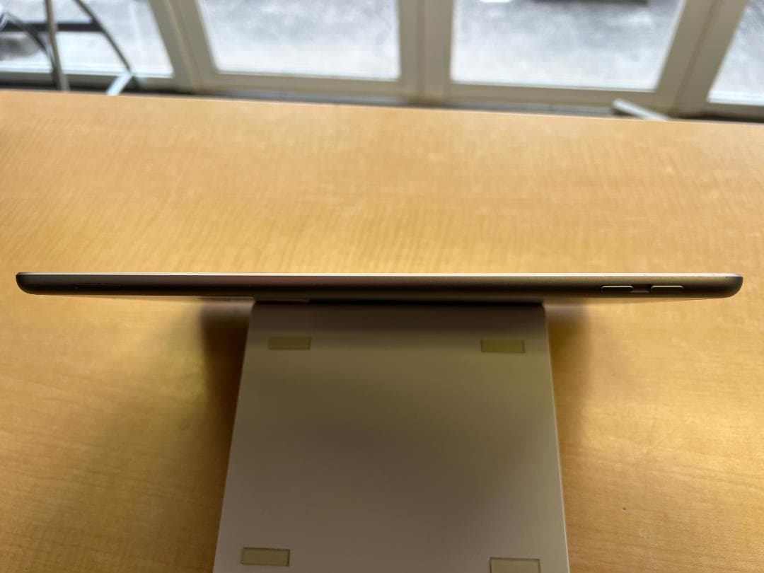 【ip-8】ショップ展示品 iPad 第5世代　32GB