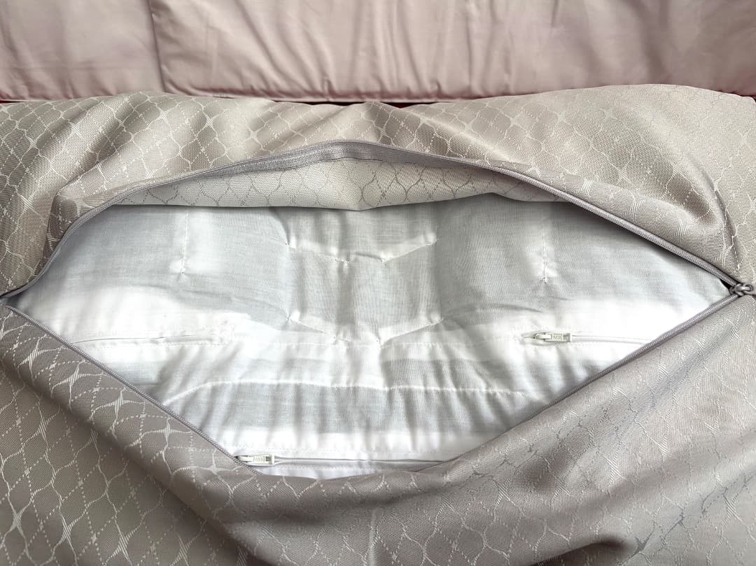 西川／「ファインスムーズ（高め）」枕／備長炭パイプ・中古・超美品！