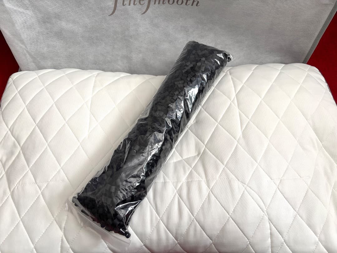 西川／「ファインスムーズ（高め）」枕／備長炭パイプ・中古・超美品！