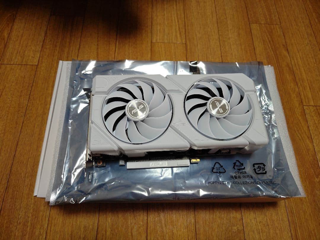 グラフィックボード・グラボ・ビデオカード ASUS DUAL RTX4070 Super White