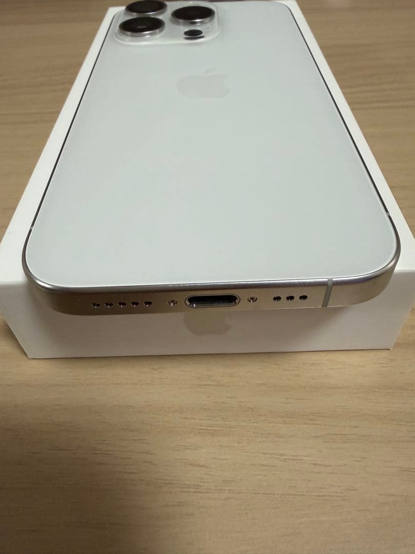 【美品】Apple iPhone 15 Pro 512GB ホワイト