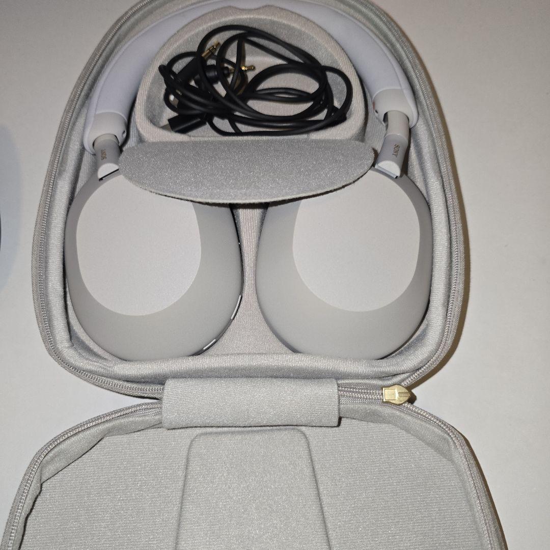 ソニー　SONY WH-1000XM5 ワイヤレスヘッドホン　プラチナシルバー