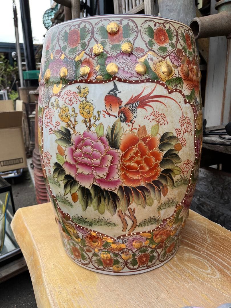 shotaです 九谷焼椅子、九谷博物館行き椅子、陶器椅子