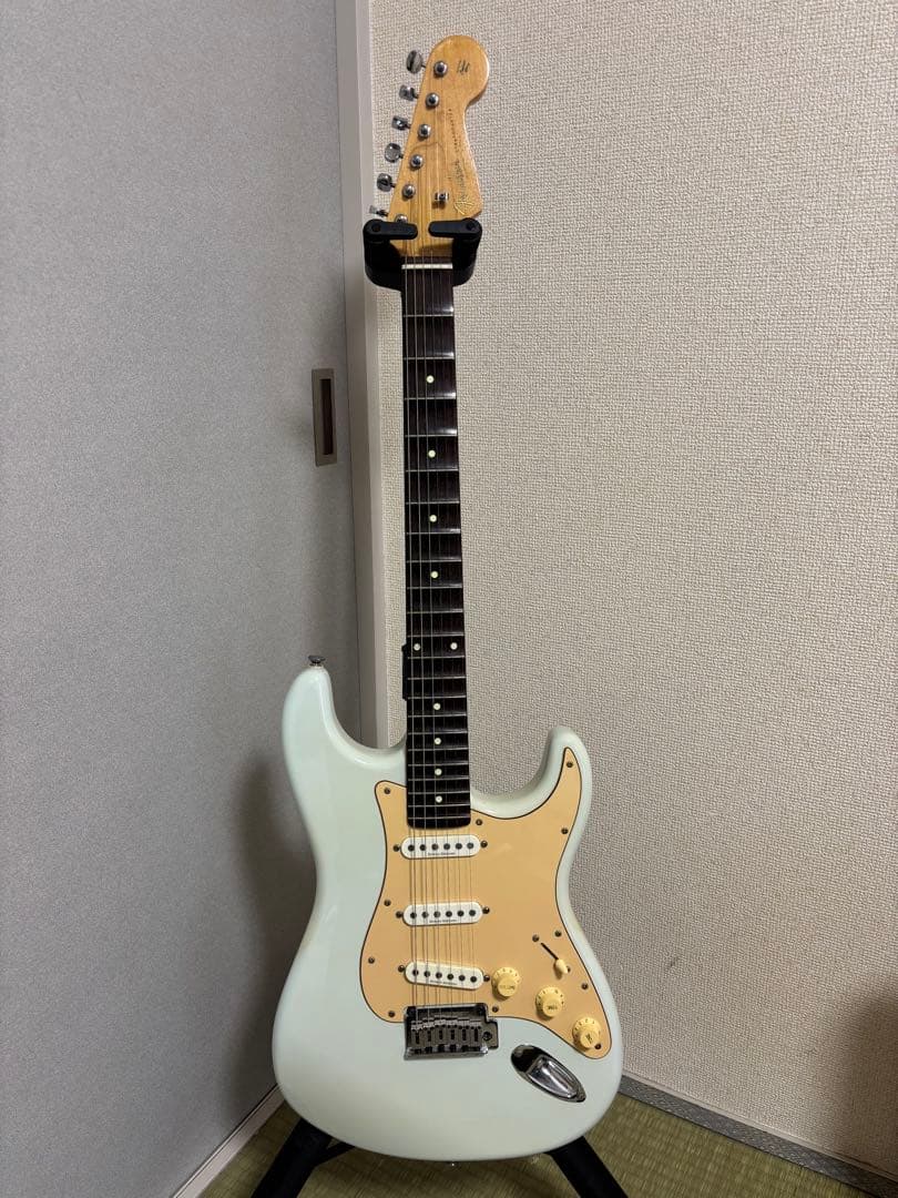 Squier DELUXEストラト　スキャロップネック　コンポーネントギター