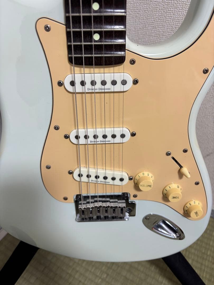 Squier DELUXEストラト　スキャロップネック　コンポーネントギター